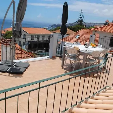 Vila Rosa - Renovated House Overlooking The Sea Vendégház